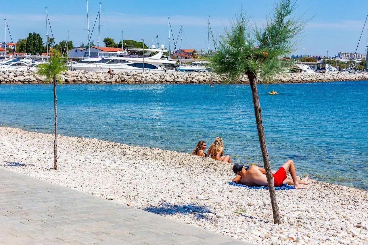 Lanterna Puntamika Apt. Near Beach Zadar Apartmán