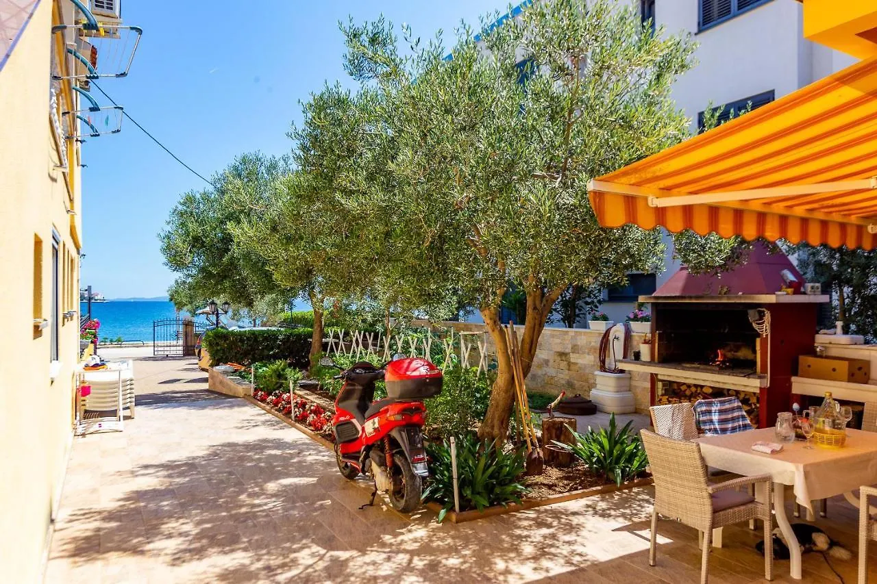 זאדאר Lanterna Puntamika Apt. Near Beach קרואטיה