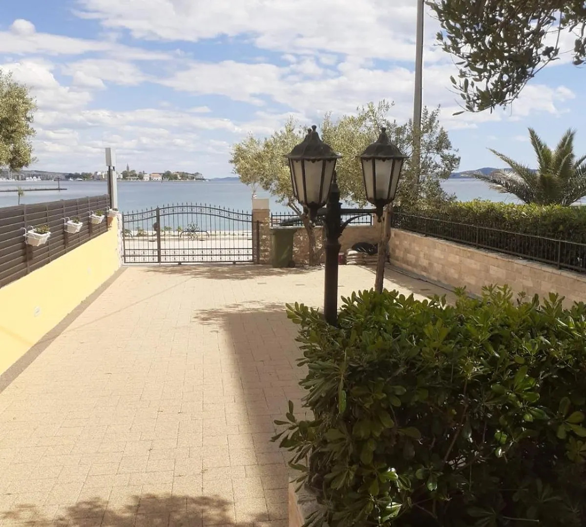 זאדאר Lanterna Puntamika Apt. Near Beach 0*,